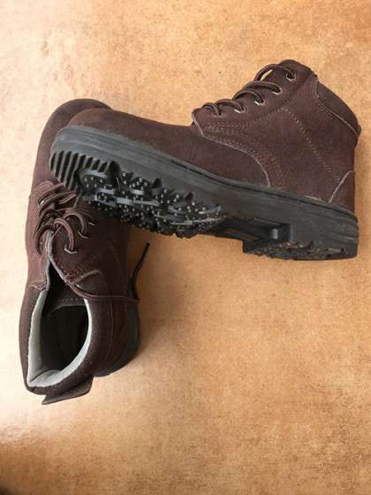 高帮深棕色一级反绒牛皮耐磨防砸耐油耐酸碱耐高温工作鞋防护鞋劳保鞋