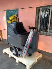 武汉多功能全自动洗地机哪里有卖的 ，物流园用的洗地机 洗扫一体机